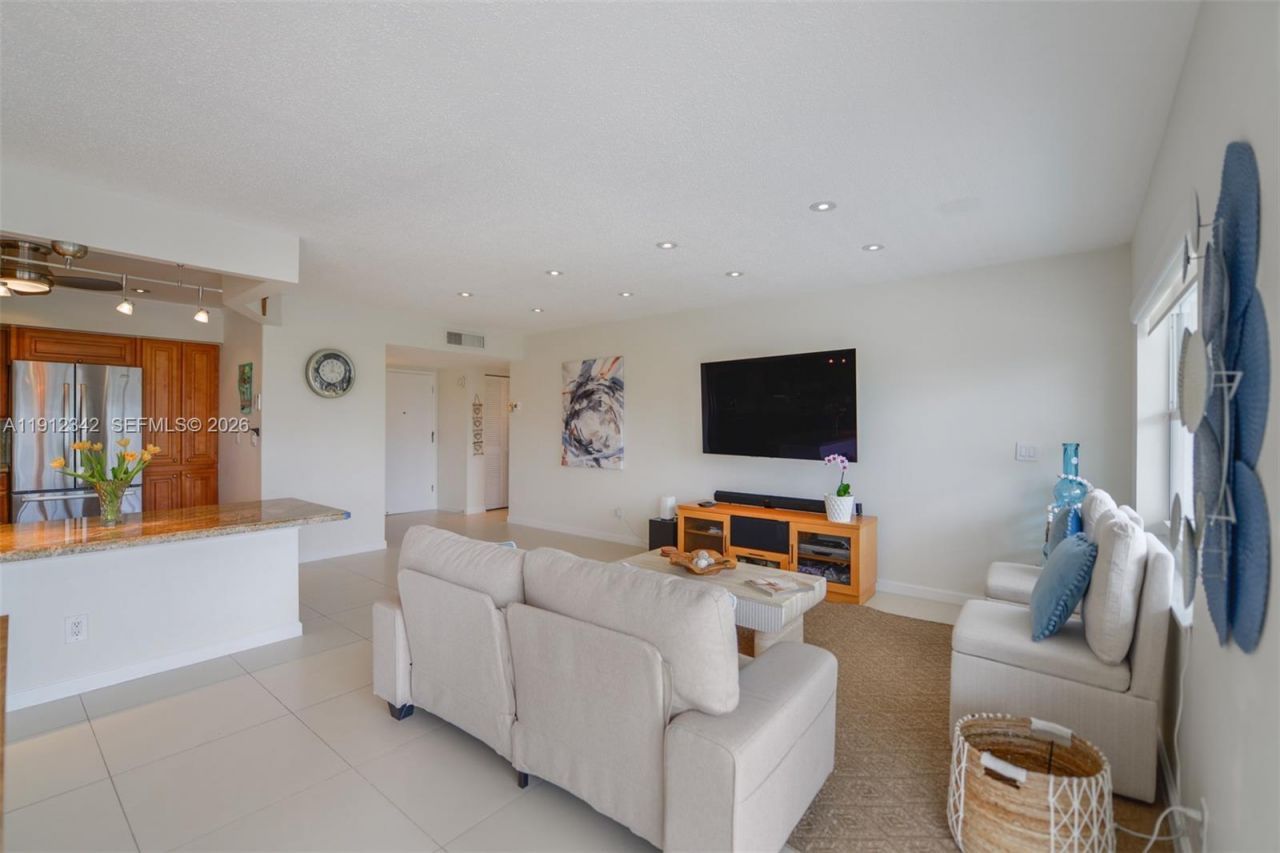 400 Diplomat Pkwy, Unit 704, Hallandale Beach, FL 33009 Photo