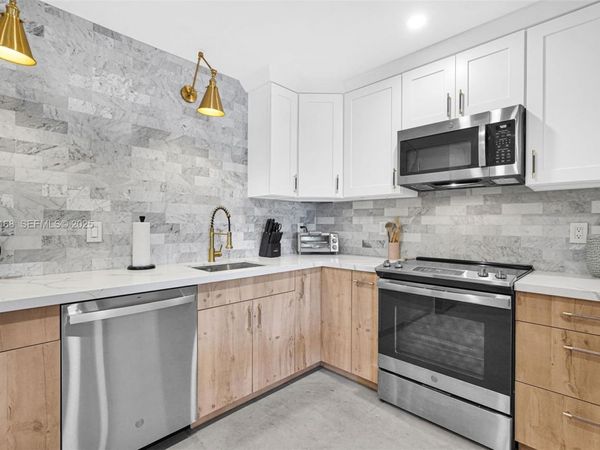 1012 NE 2nd Street, Hallandale Beach, FL 33009