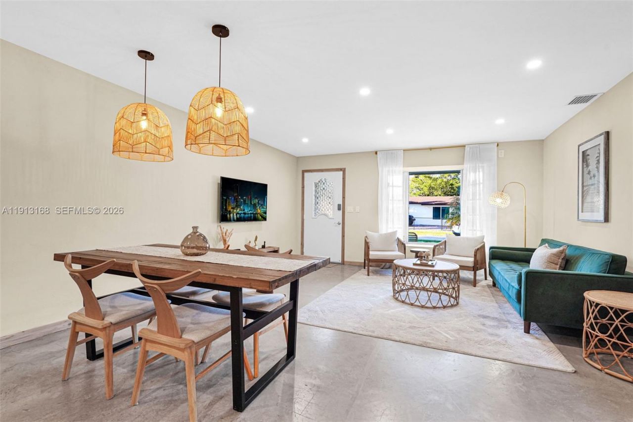 1012 NE 2nd Street, Hallandale Beach, FL 33009 Photo