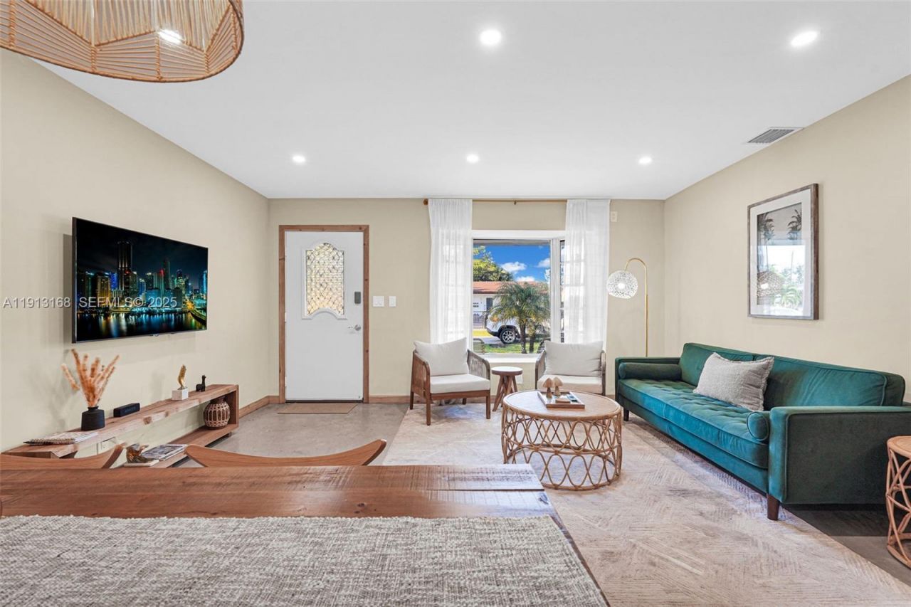 1012 NE 2nd Street, Hallandale Beach, FL 33009 Photo