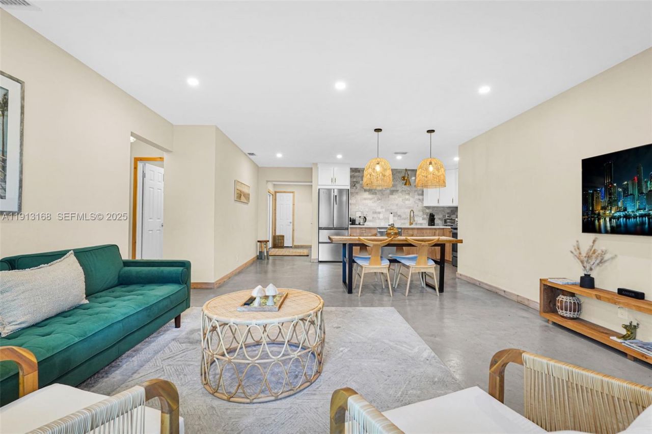 1012 NE 2nd Street, Hallandale Beach, FL 33009 Photo