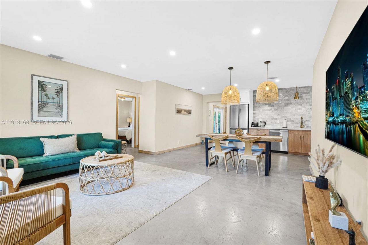 1012 NE 2nd Street, Hallandale Beach, FL 33009 Photo