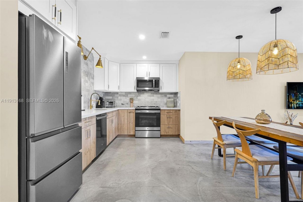 1012 NE 2nd Street, Hallandale Beach, FL 33009 Photo