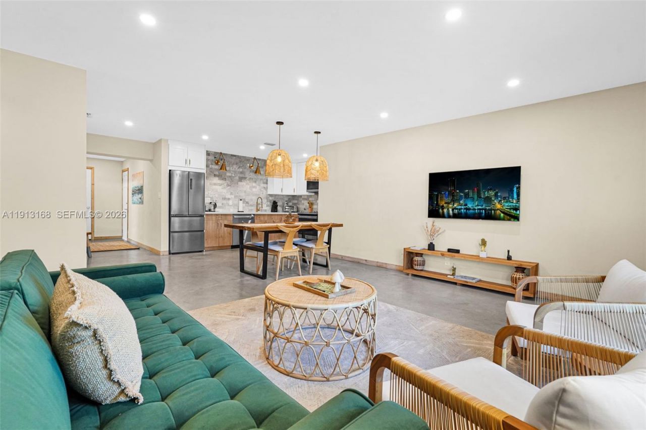 1012 NE 2nd Street, Hallandale Beach, FL 33009 Photo