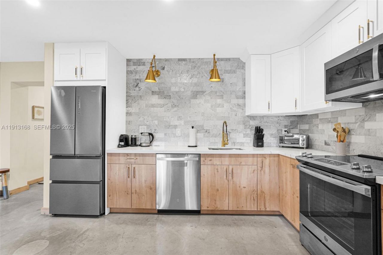 1012 NE 2nd Street, Hallandale Beach, FL 33009 Photo