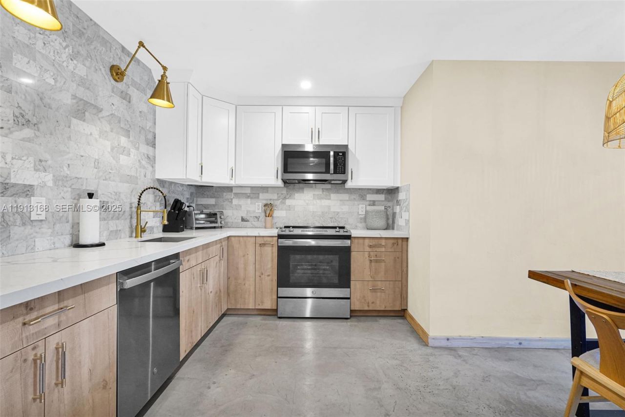 1012 NE 2nd Street, Hallandale Beach, FL 33009 Photo