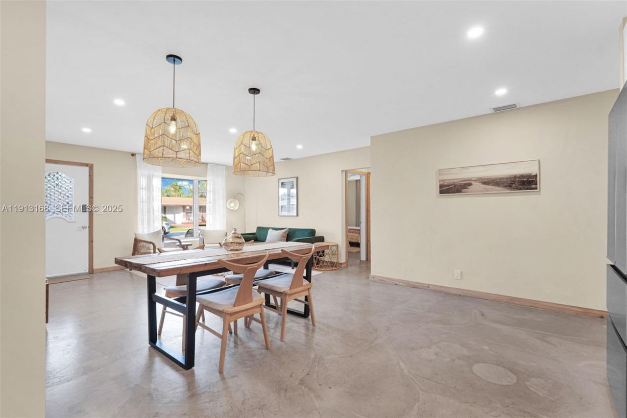 1012 NE 2nd Street, Hallandale Beach, FL 33009 Photo