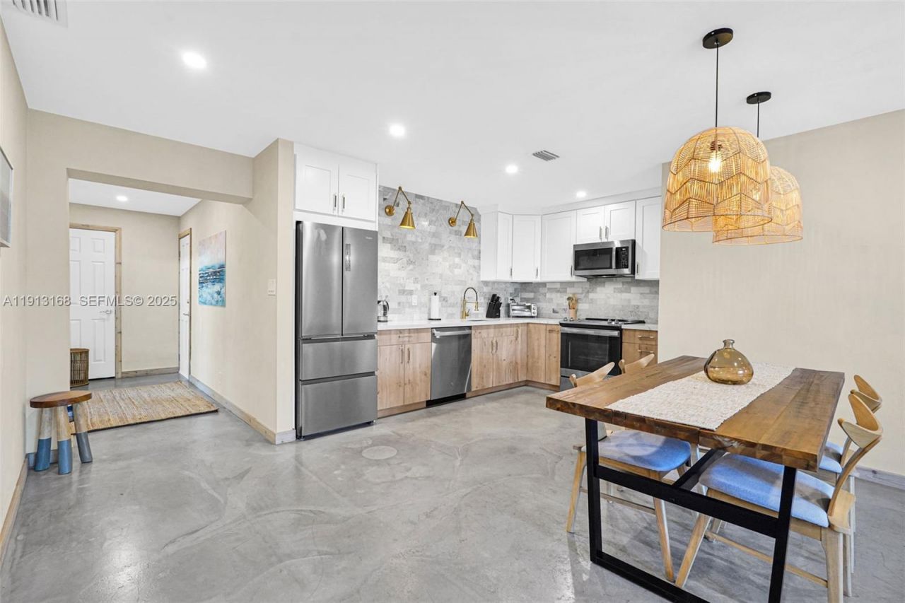 1012 NE 2nd Street, Hallandale Beach, FL 33009 Photo