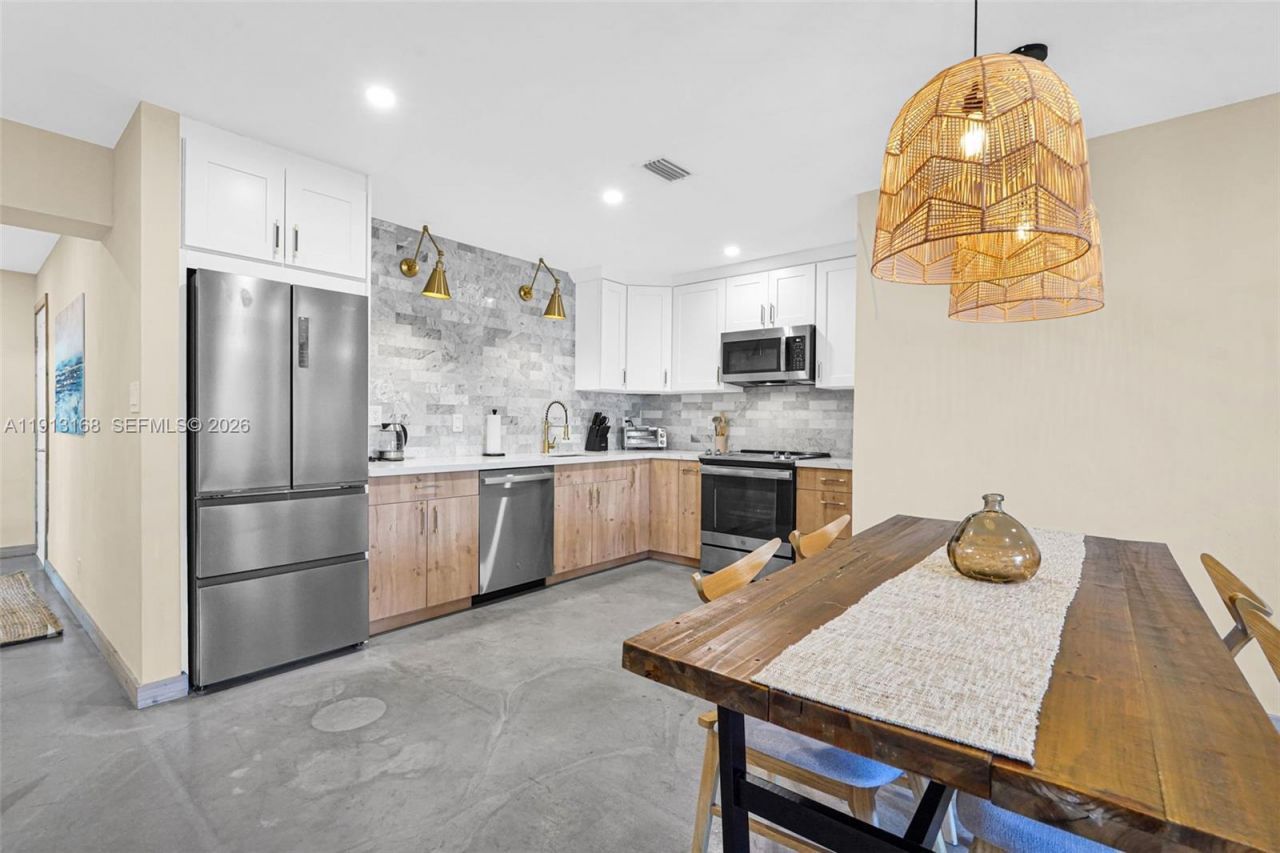 1012 NE 2nd Street, Hallandale Beach, FL 33009 Photo