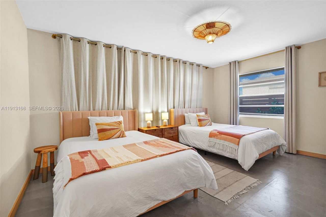 1012 NE 2nd Street, Hallandale Beach, FL 33009 Photo