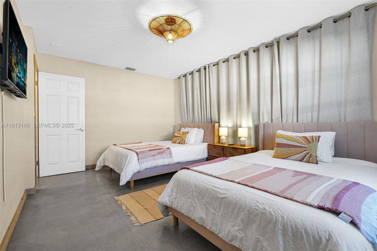 1012 NE 2nd Street, Hallandale Beach, FL 33009 Photo