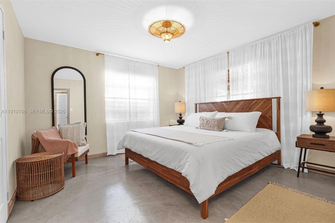 1012 NE 2nd Street, Hallandale Beach, FL 33009 Photo