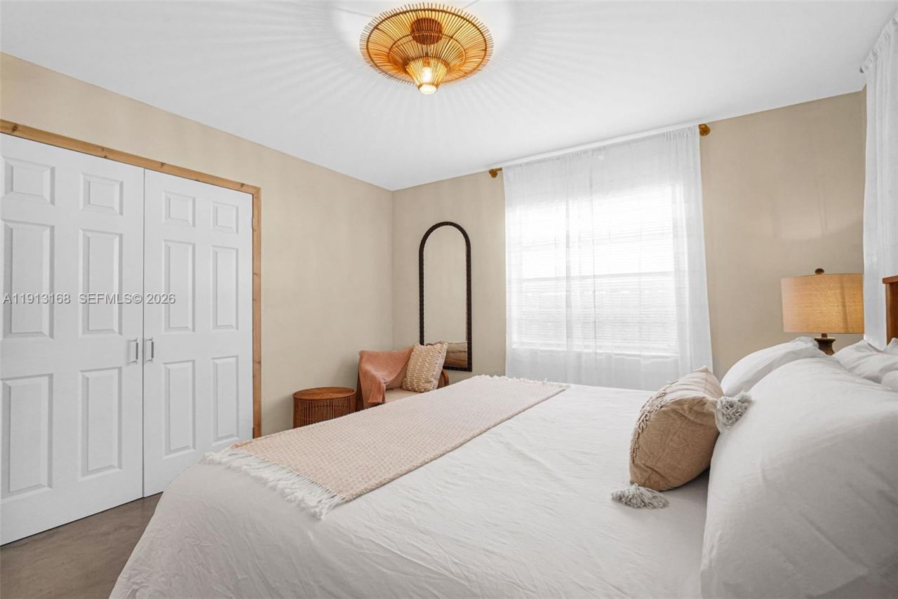 1012 NE 2nd Street, Hallandale Beach, FL 33009 Photo