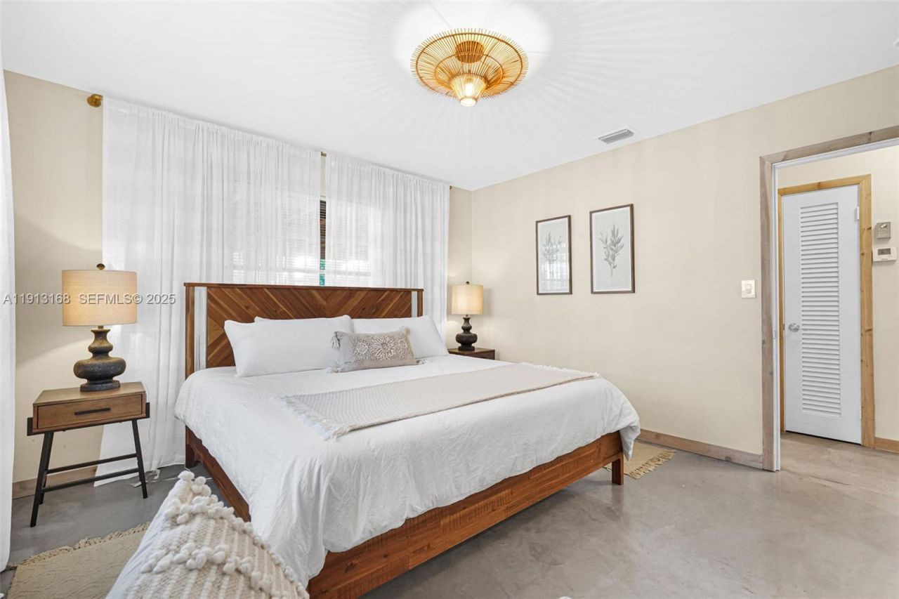 1012 NE 2nd Street, Hallandale Beach, FL 33009 Photo