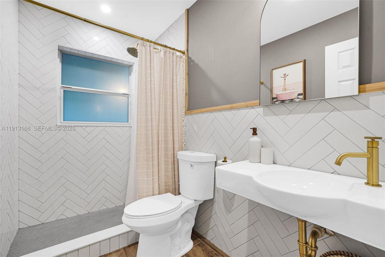 1012 NE 2nd Street, Hallandale Beach, FL 33009 Photo