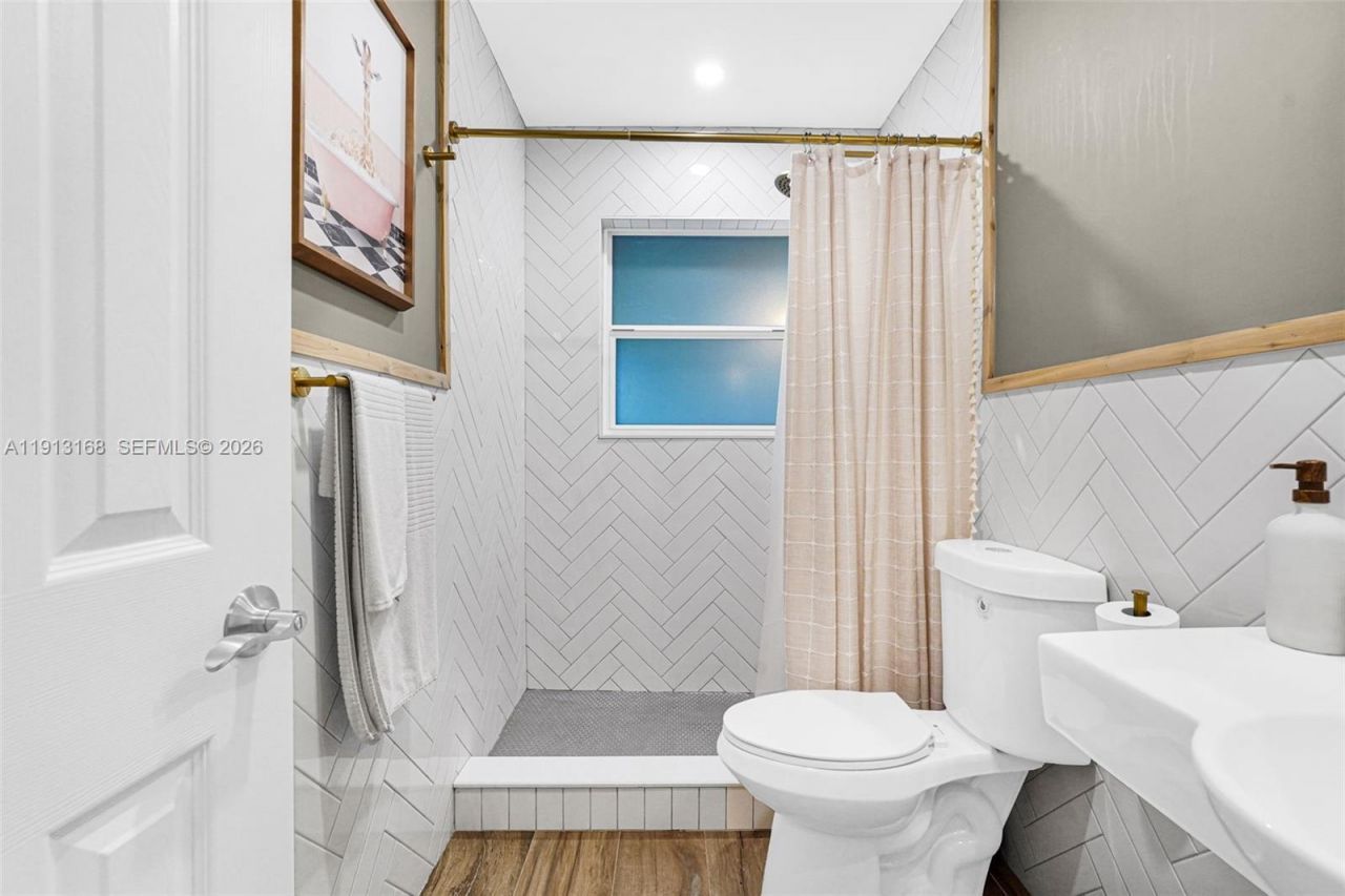 1012 NE 2nd Street, Hallandale Beach, FL 33009 Photo