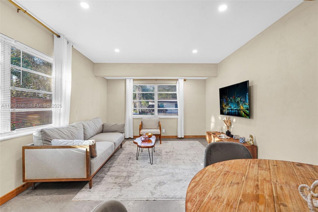 1012 NE 2nd Street, Hallandale Beach, FL 33009 Photo