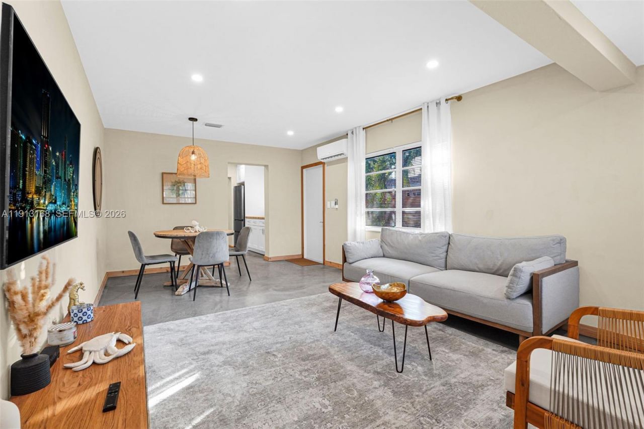 1012 NE 2nd Street, Hallandale Beach, FL 33009 Photo