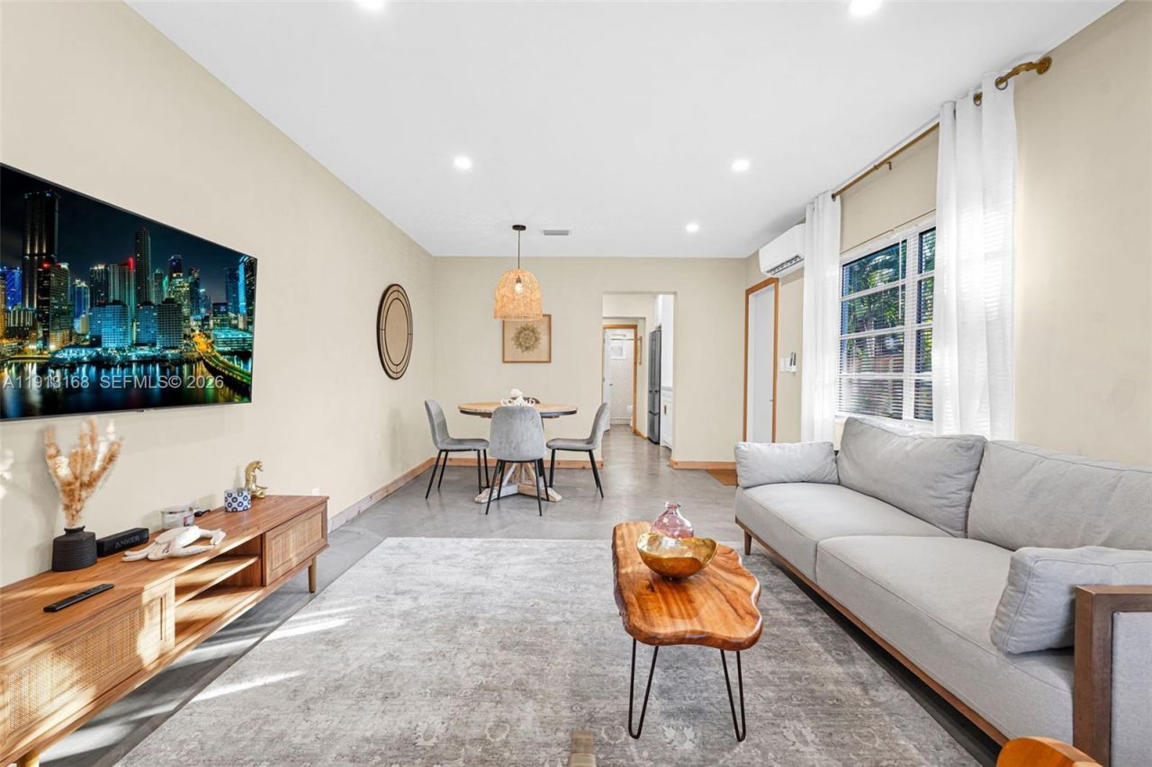 1012 NE 2nd Street, Hallandale Beach, FL 33009 Photo