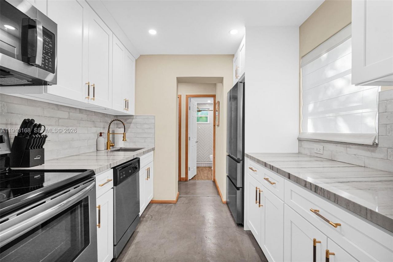 1012 NE 2nd Street, Hallandale Beach, FL 33009 Photo