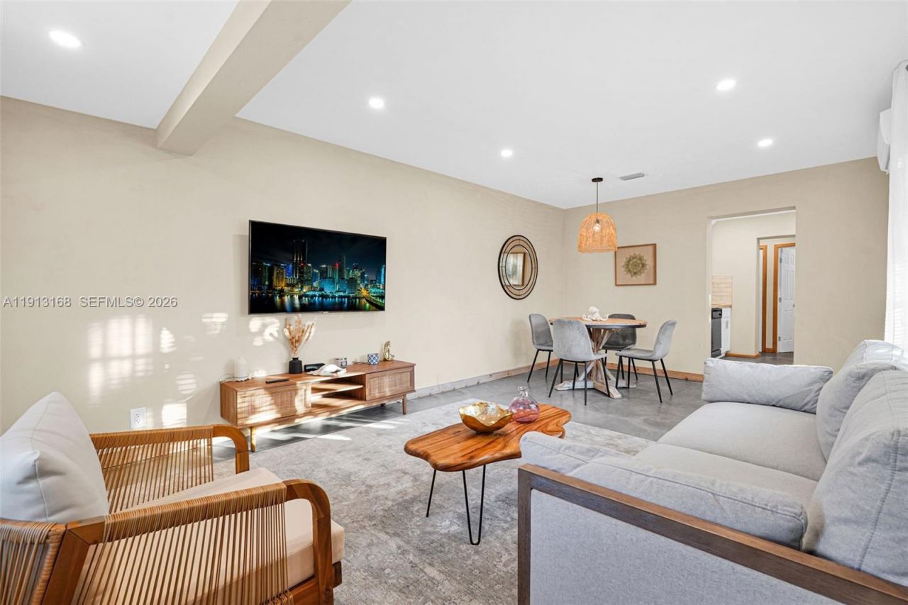 1012 NE 2nd Street, Hallandale Beach, FL 33009 Photo