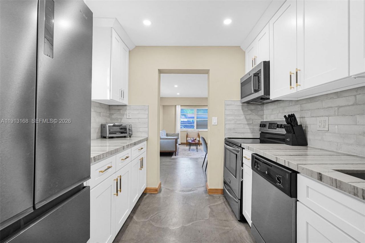 1012 NE 2nd Street, Hallandale Beach, FL 33009 Photo