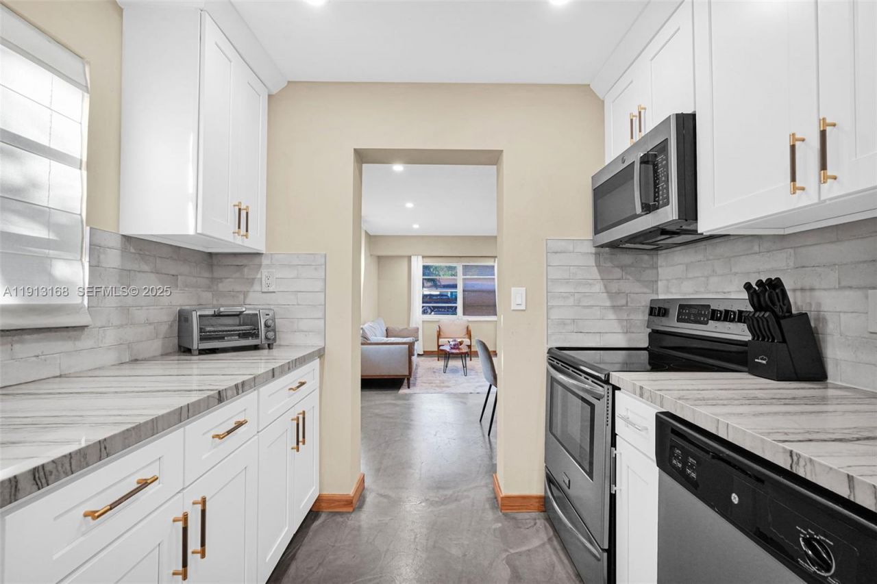 1012 NE 2nd Street, Hallandale Beach, FL 33009 Photo