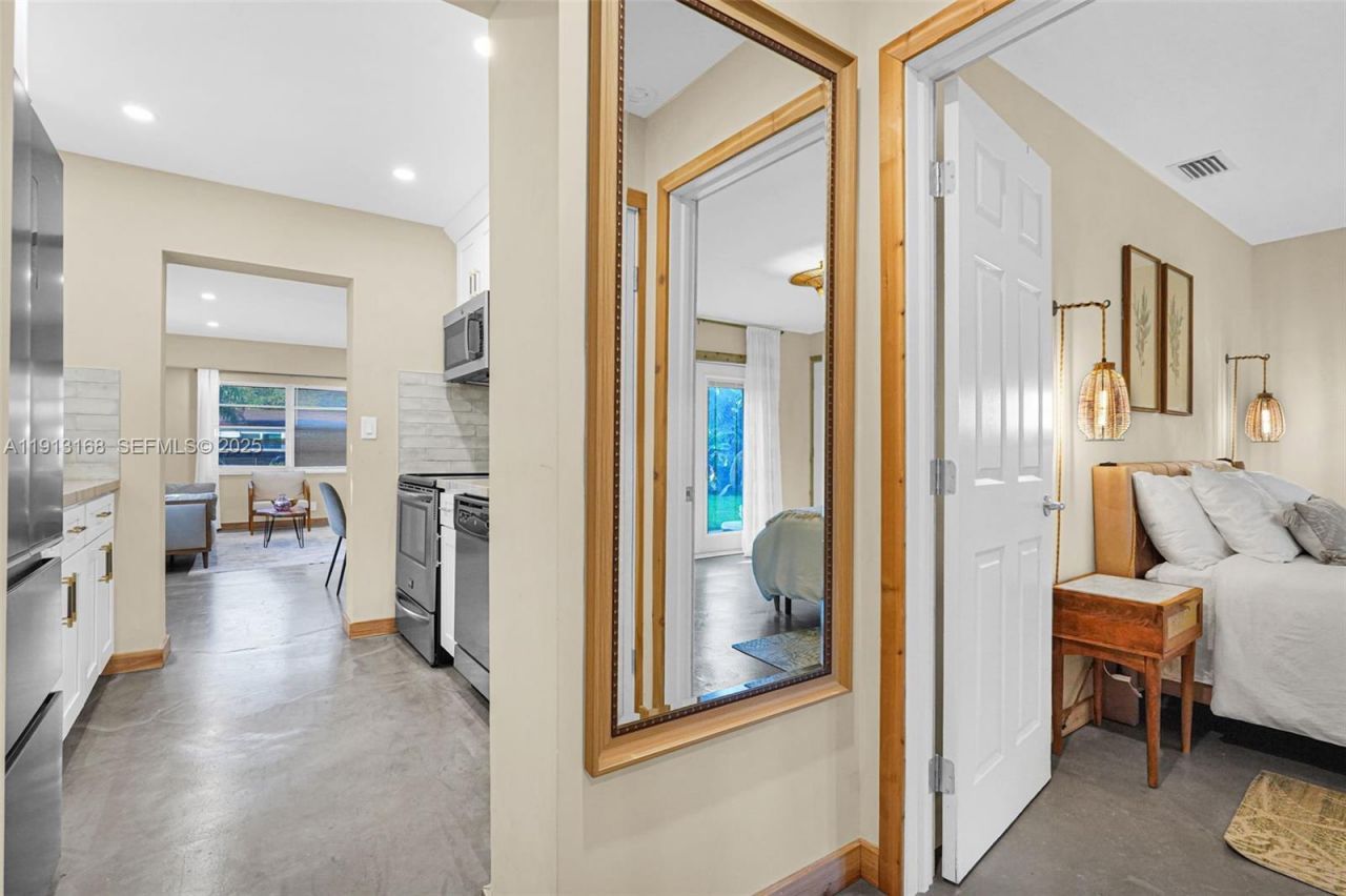 1012 NE 2nd Street, Hallandale Beach, FL 33009 Photo