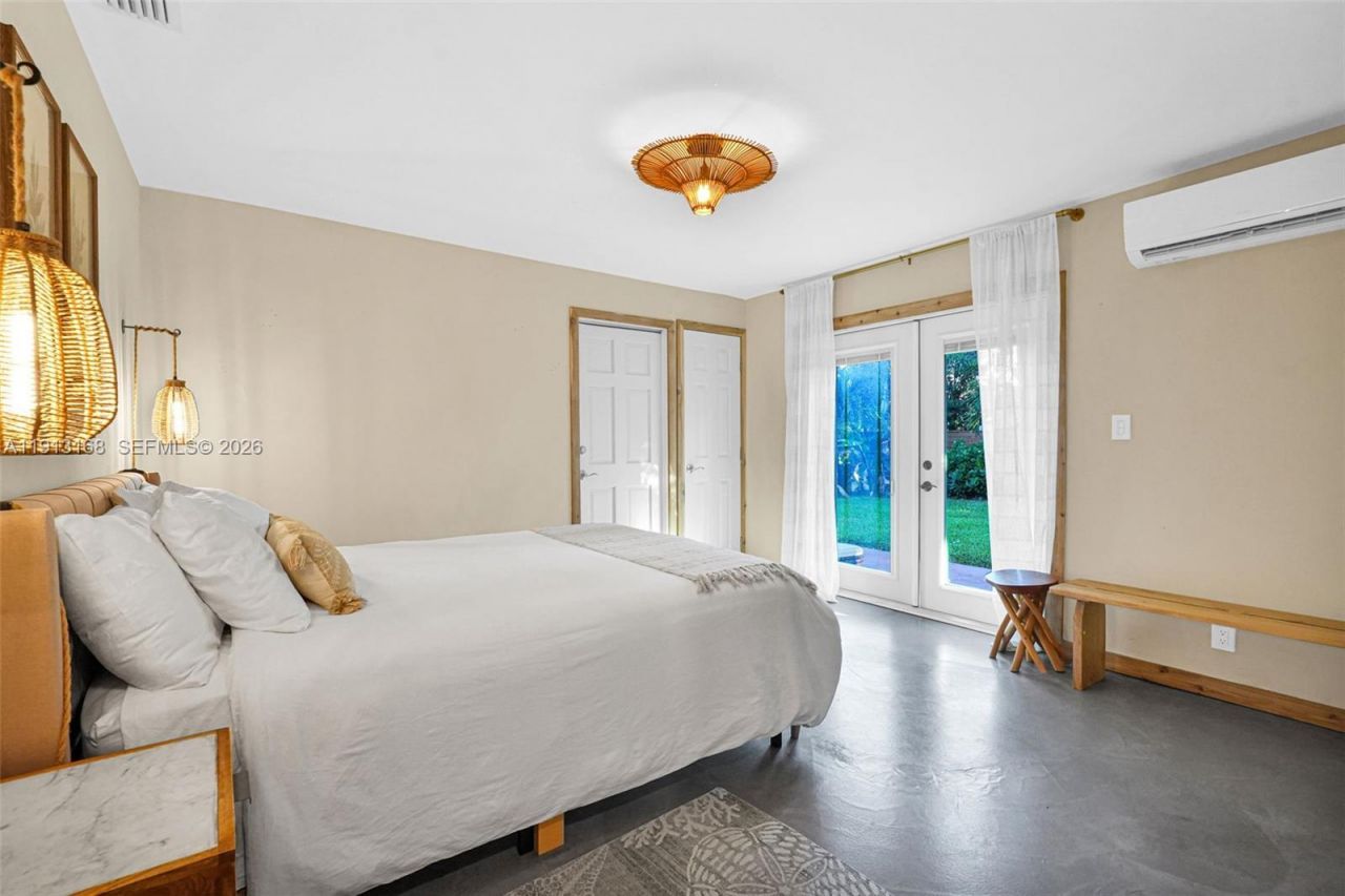 1012 NE 2nd Street, Hallandale Beach, FL 33009 Photo