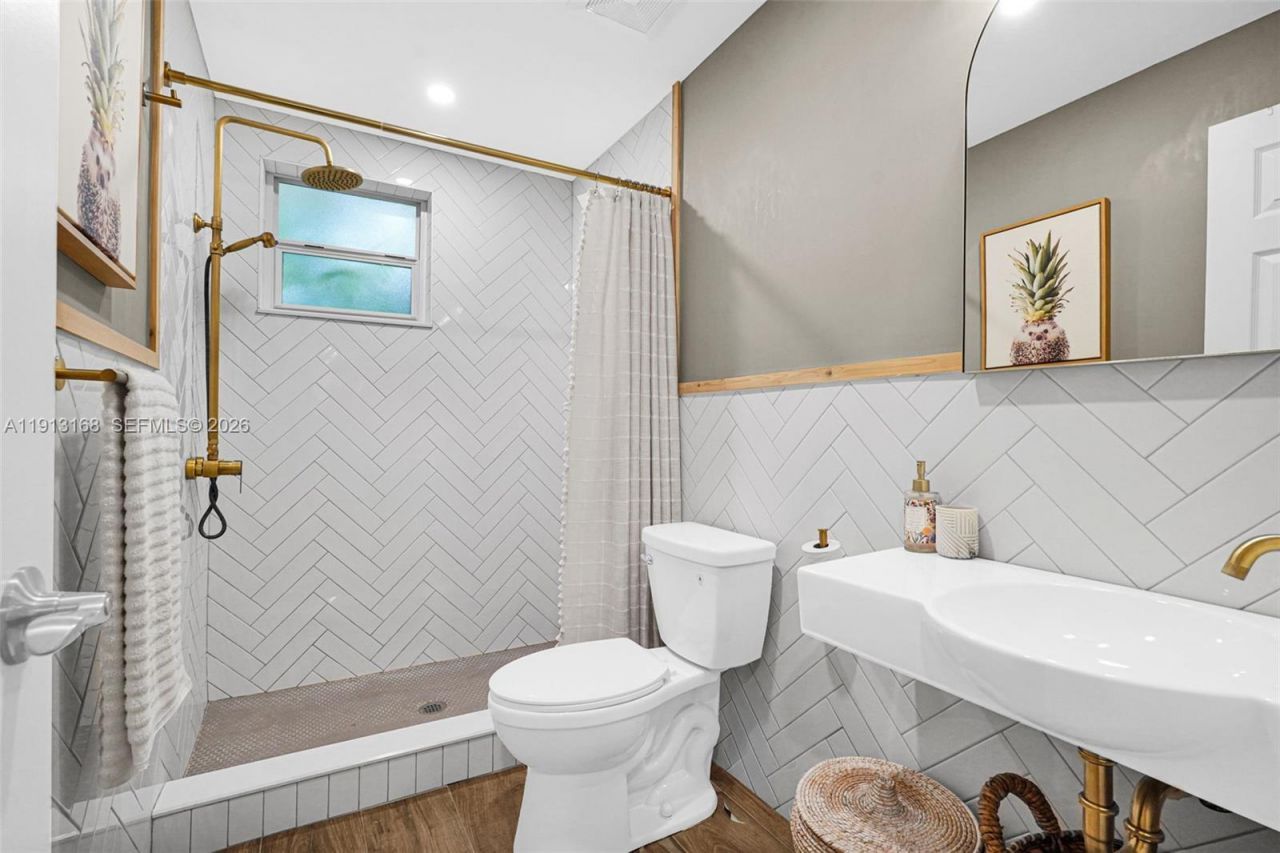 1012 NE 2nd Street, Hallandale Beach, FL 33009 Photo