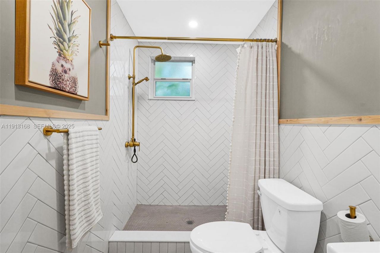 1012 NE 2nd Street, Hallandale Beach, FL 33009 Photo