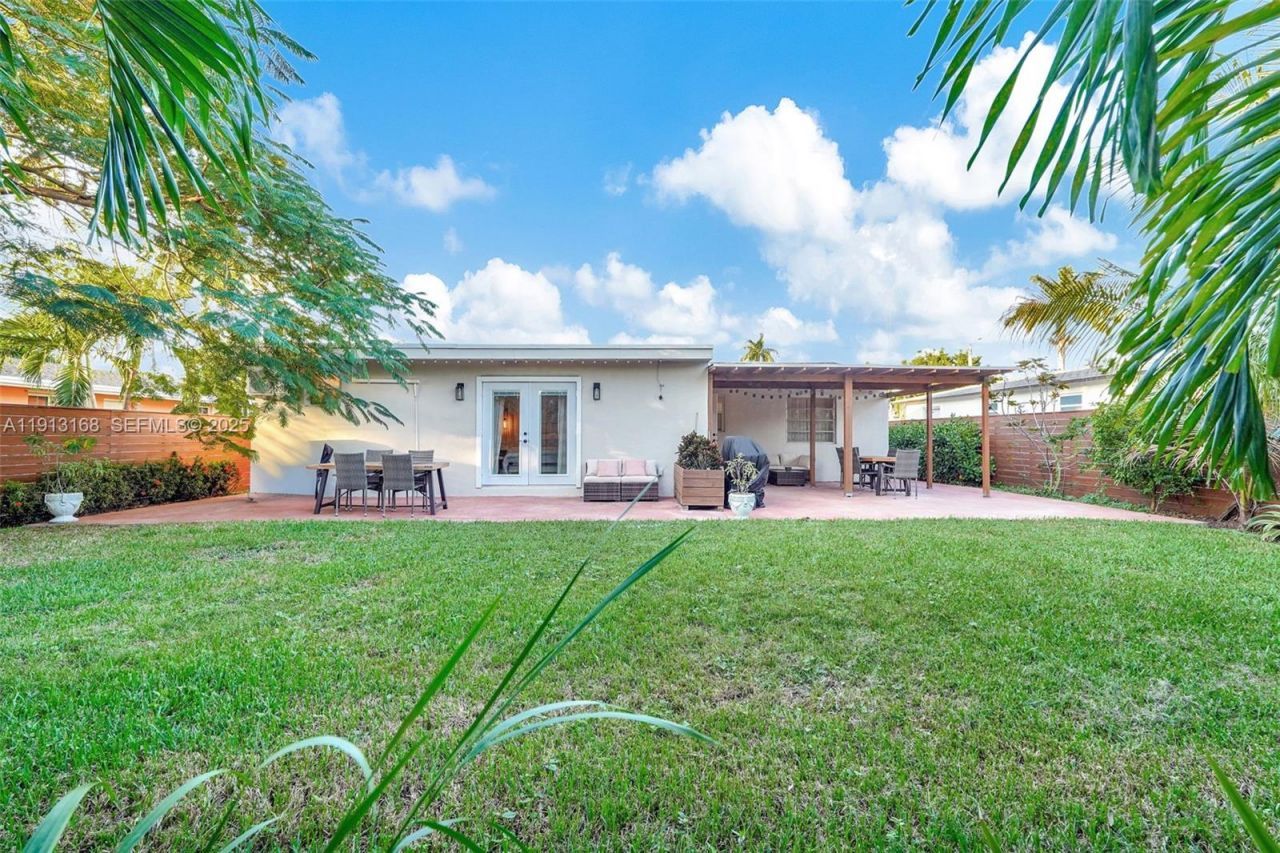 1012 NE 2nd Street, Hallandale Beach, FL 33009 Photo