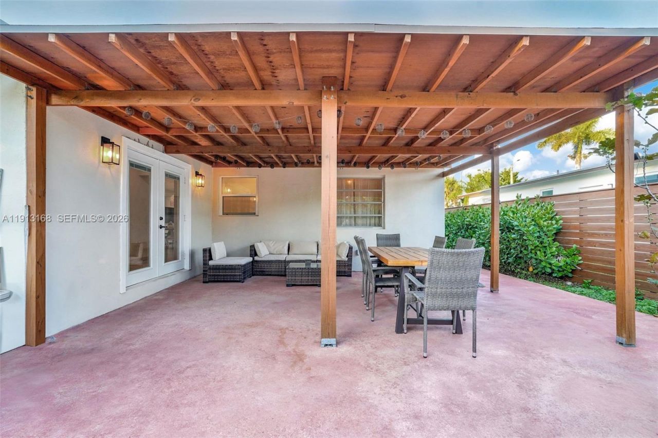 1012 NE 2nd Street, Hallandale Beach, FL 33009 Photo