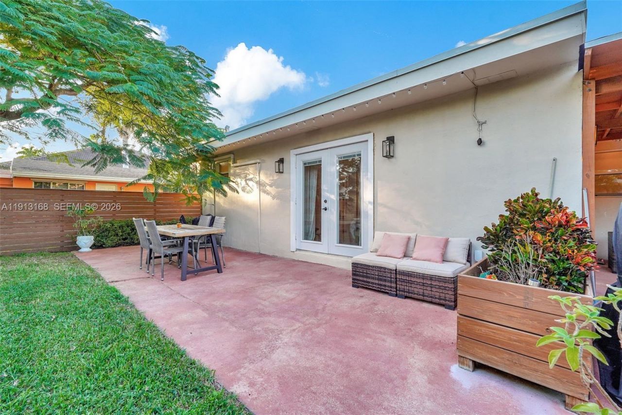 1012 NE 2nd Street, Hallandale Beach, FL 33009 Photo