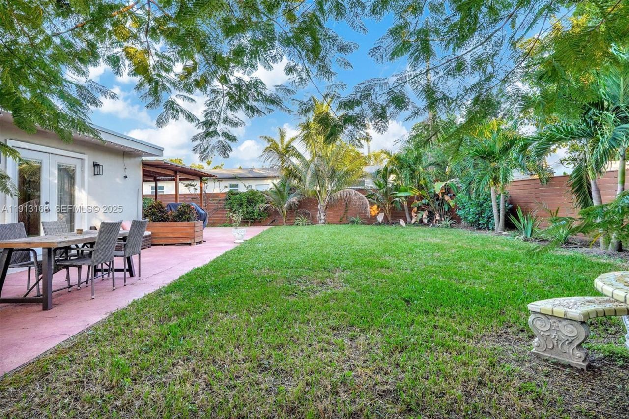 1012 NE 2nd Street, Hallandale Beach, FL 33009 Photo