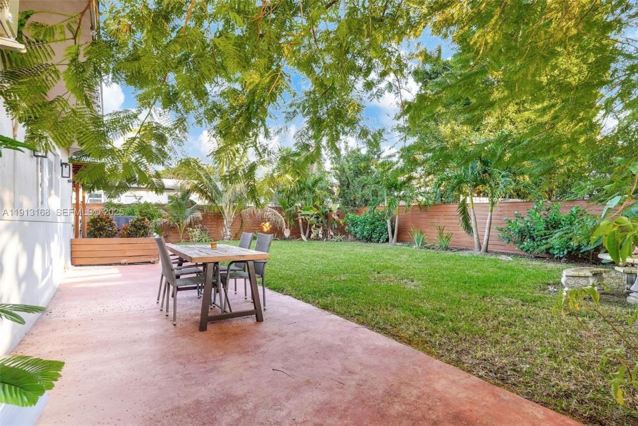 1012 NE 2nd Street, Hallandale Beach, FL 33009 Photo