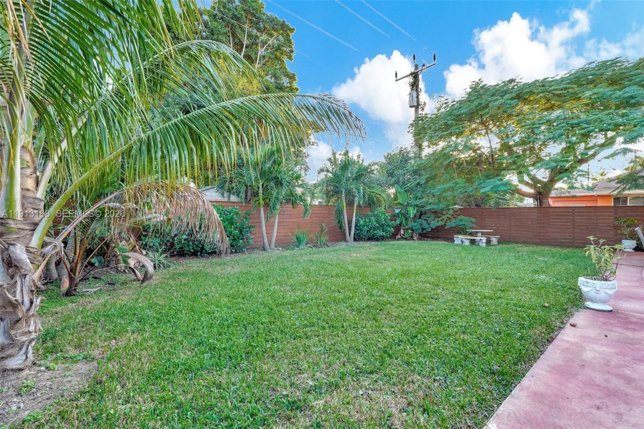 1012 NE 2nd Street, Hallandale Beach, FL 33009 Photo