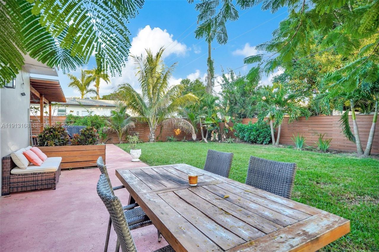 1012 NE 2nd Street, Hallandale Beach, FL 33009 Photo