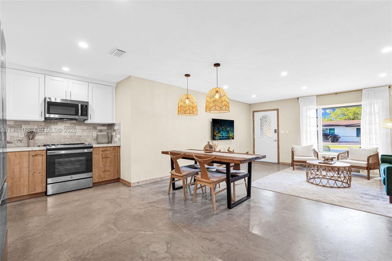 1012 NE 2nd Street, Hallandale Beach, FL 33009 Photo