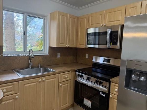 2199 NW 77th Way, Unit 104, Pembroke Pines, FL 33024