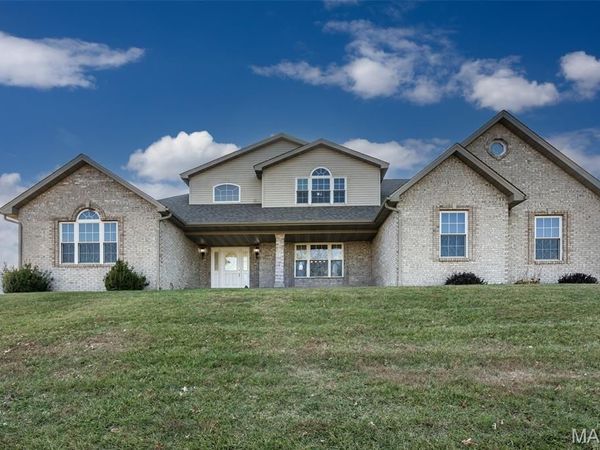 31899 Red Oak Drive, Brighton, IL 62012