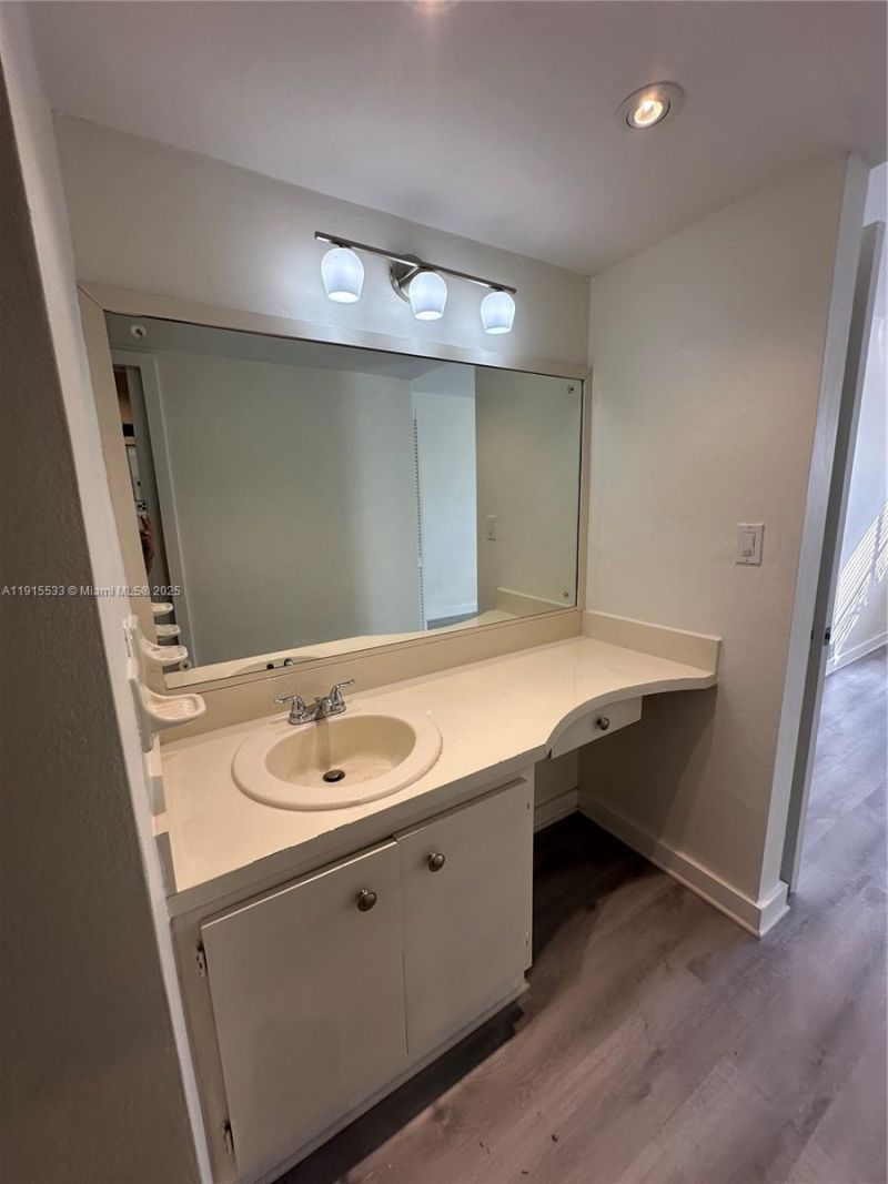 7505 SW 82nd St, Unit 211, Miami, FL 33143 Photo