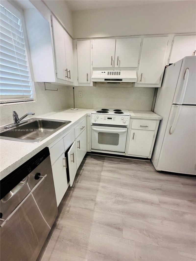7505 SW 82nd St, Unit 211, Miami, FL 33143 Photo