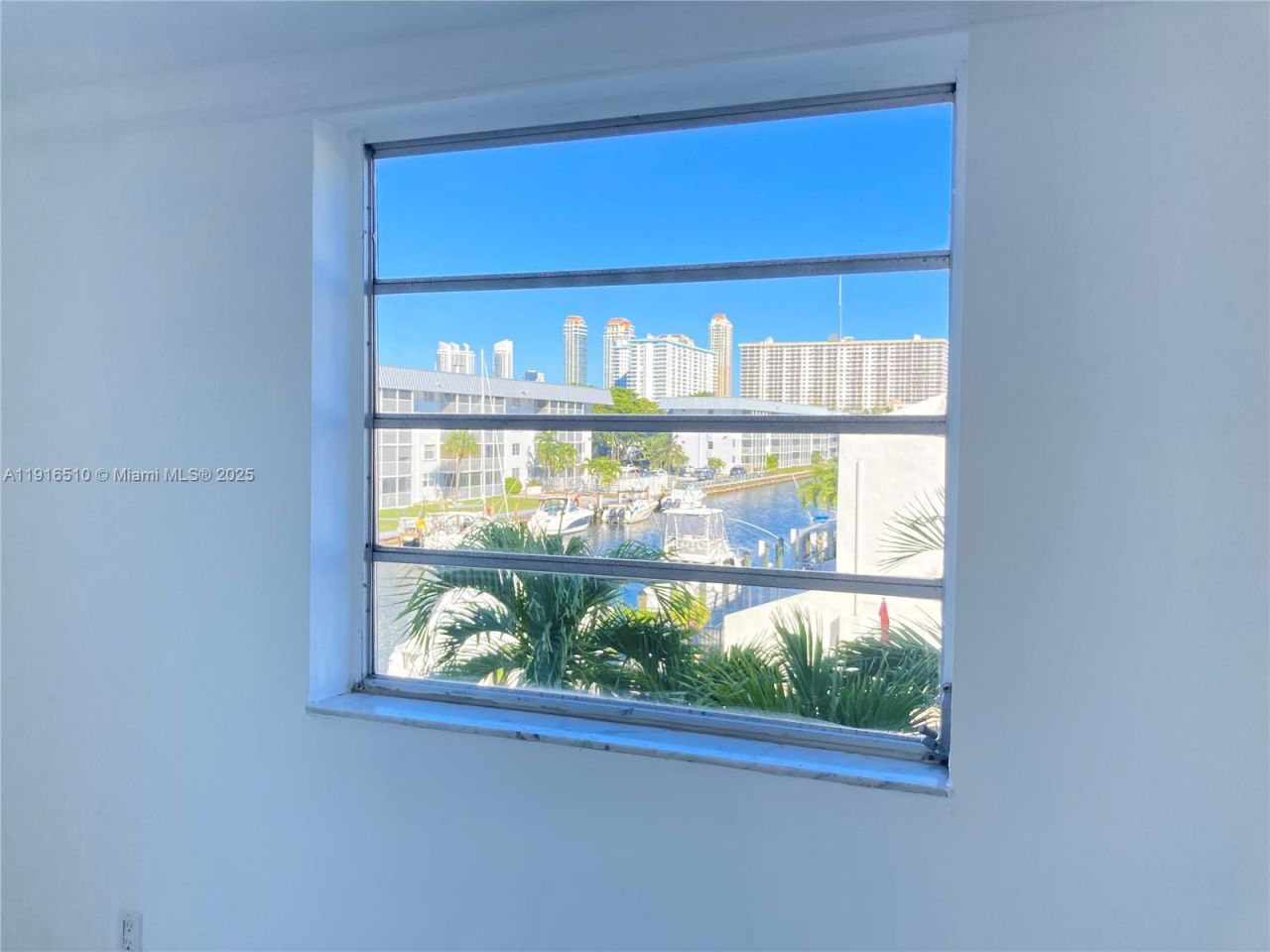 3527 NE 168th St, Unit 301, North Miami Beach, FL 33160 Photo
