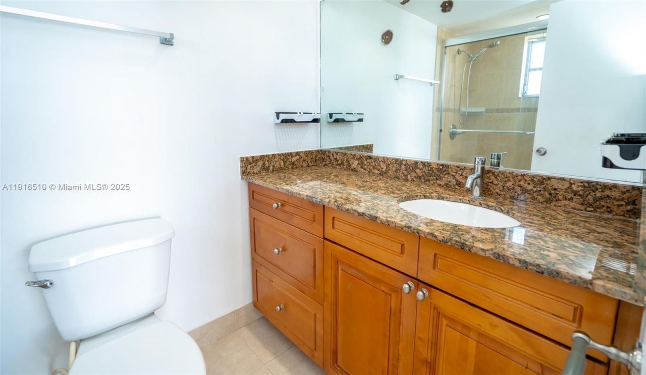 3527 NE 168th St, Unit 301, North Miami Beach, FL 33160 Photo