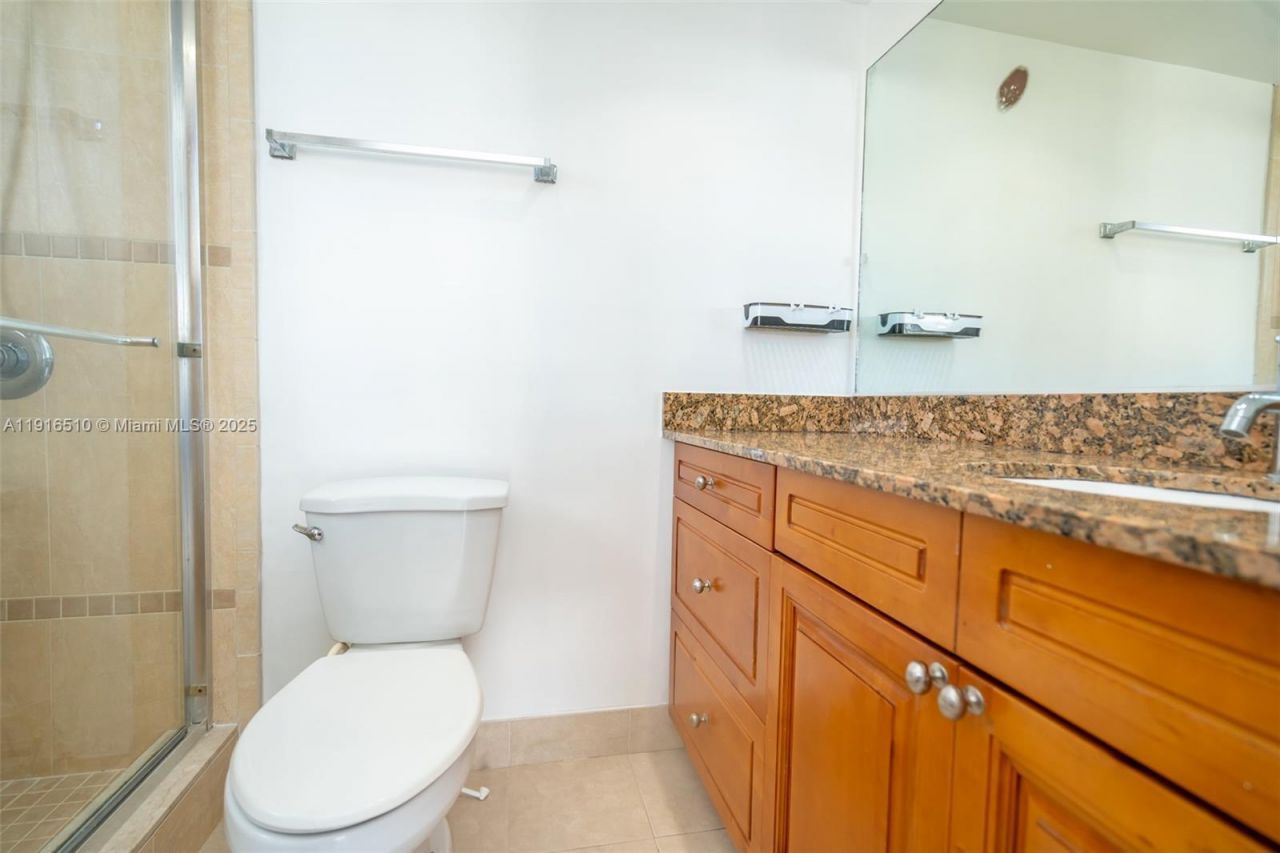 3527 NE 168th St, Unit 301, North Miami Beach, FL 33160 Photo