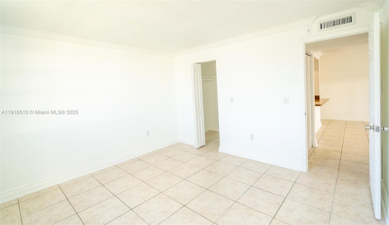 3527 NE 168th St, Unit 301, North Miami Beach, FL 33160 Photo