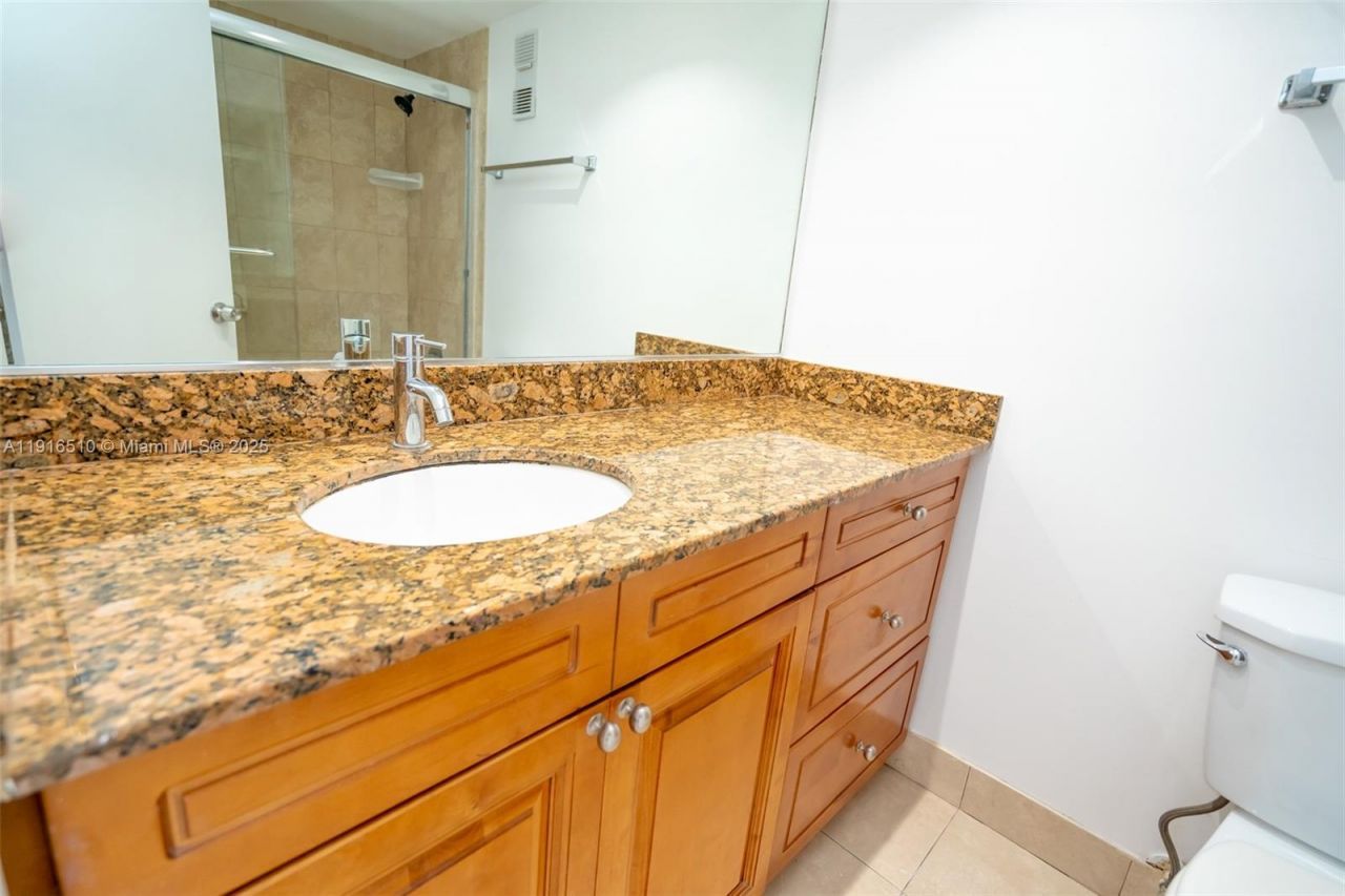 3527 NE 168th St, Unit 301, North Miami Beach, FL 33160 Photo