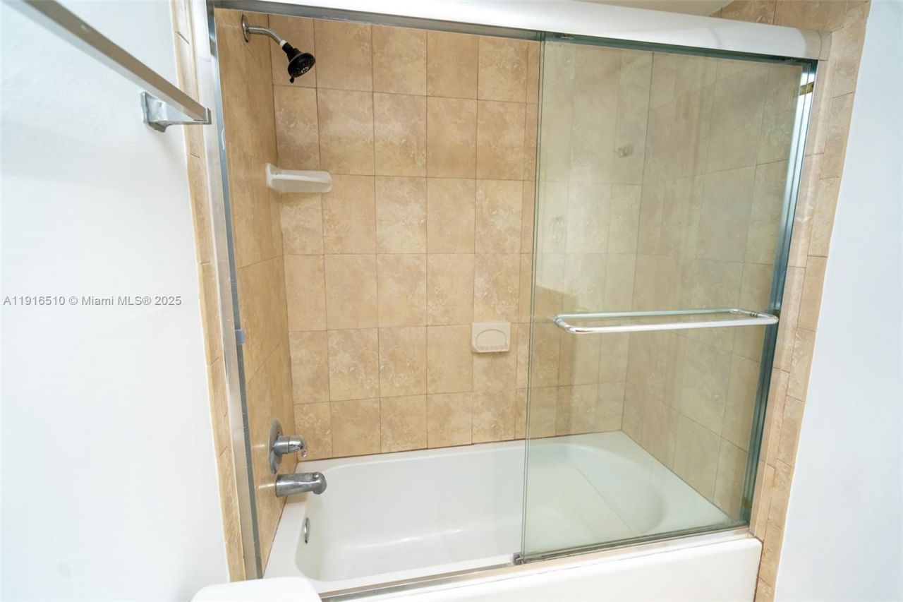 3527 NE 168th St, Unit 301, North Miami Beach, FL 33160 Photo