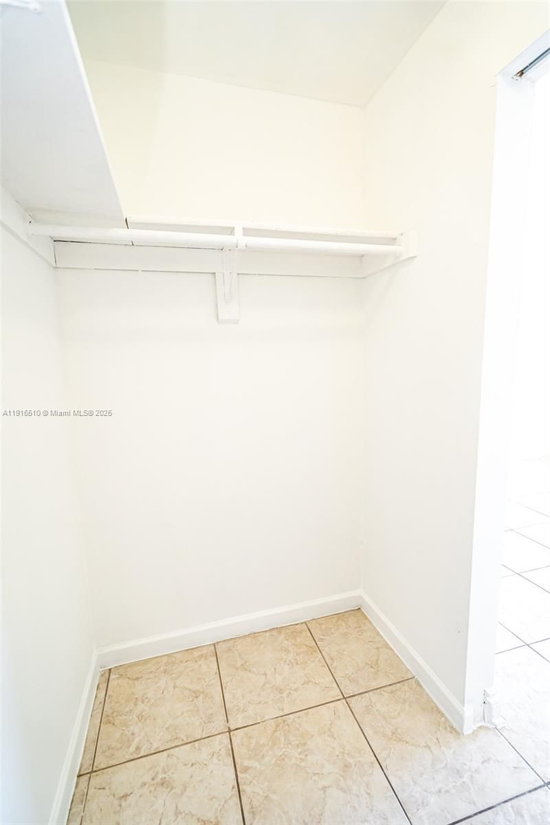 3527 NE 168th St, Unit 301, North Miami Beach, FL 33160 Photo